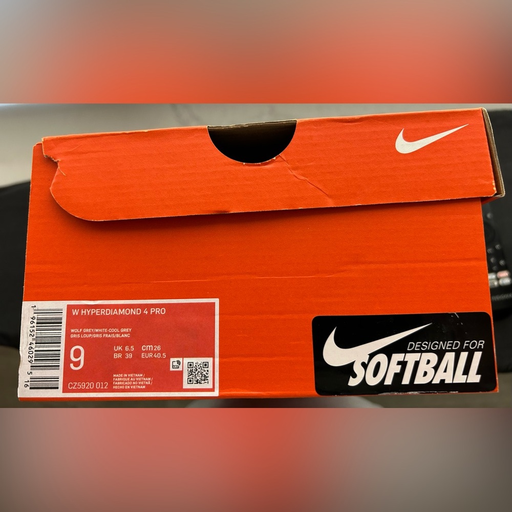 Brand New Women's HyperDiamond 4 Elite Size 9W
